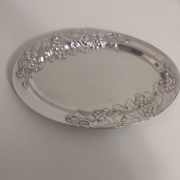 Wilton Armetale Other - Vtg Wilton Armetale Silver Pewter Grape Motif Oval Platter Tray USA 11.7"